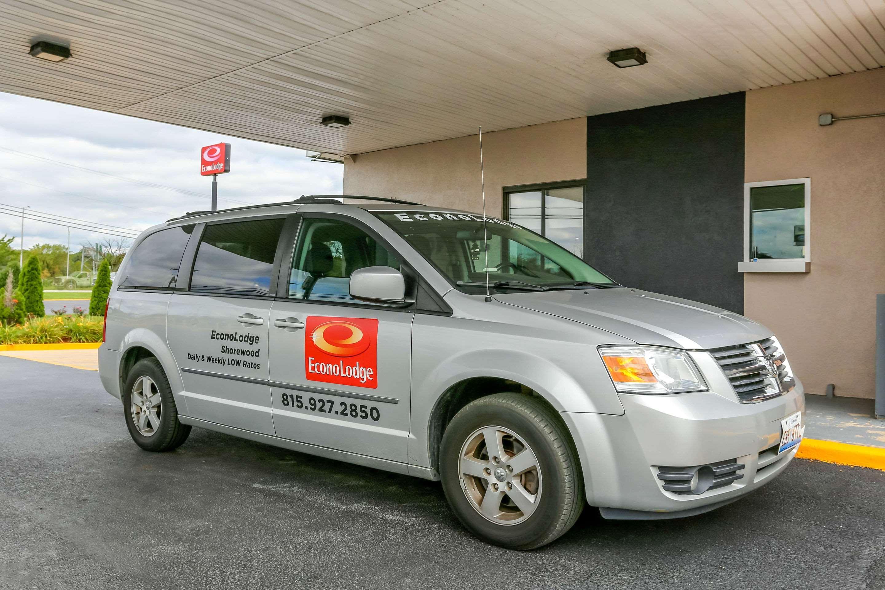 Econo Lodge Shorewood Екстериор снимка