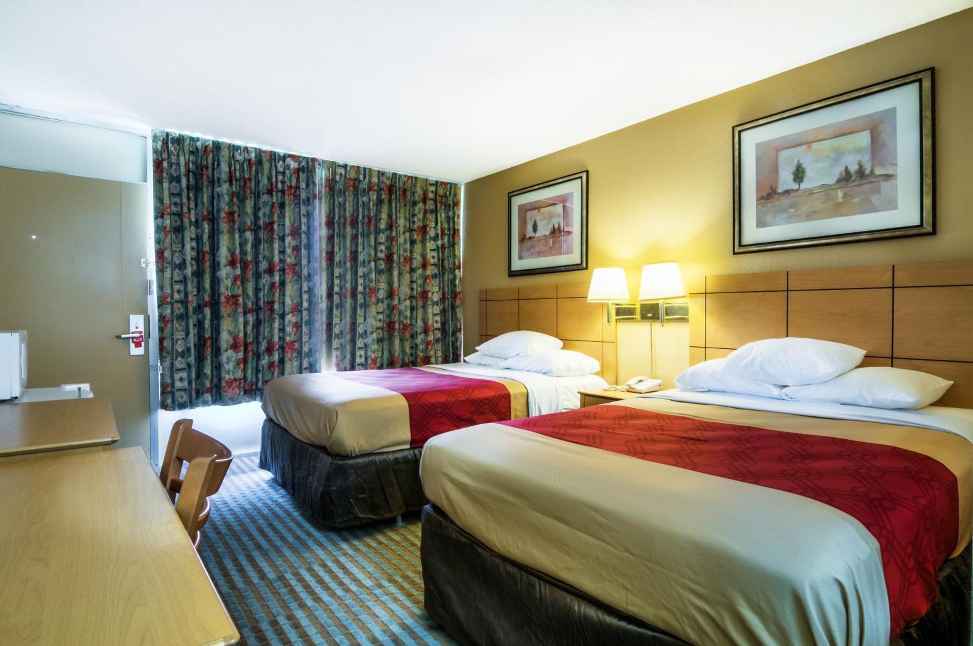 Econo Lodge Shorewood Стая снимка