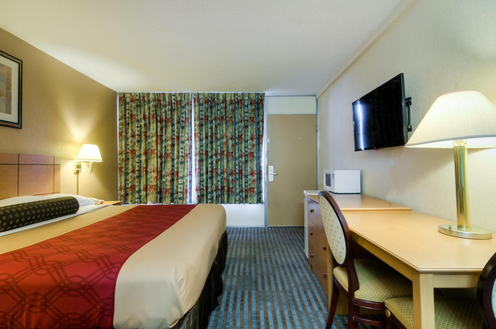 Econo Lodge Shorewood Стая снимка