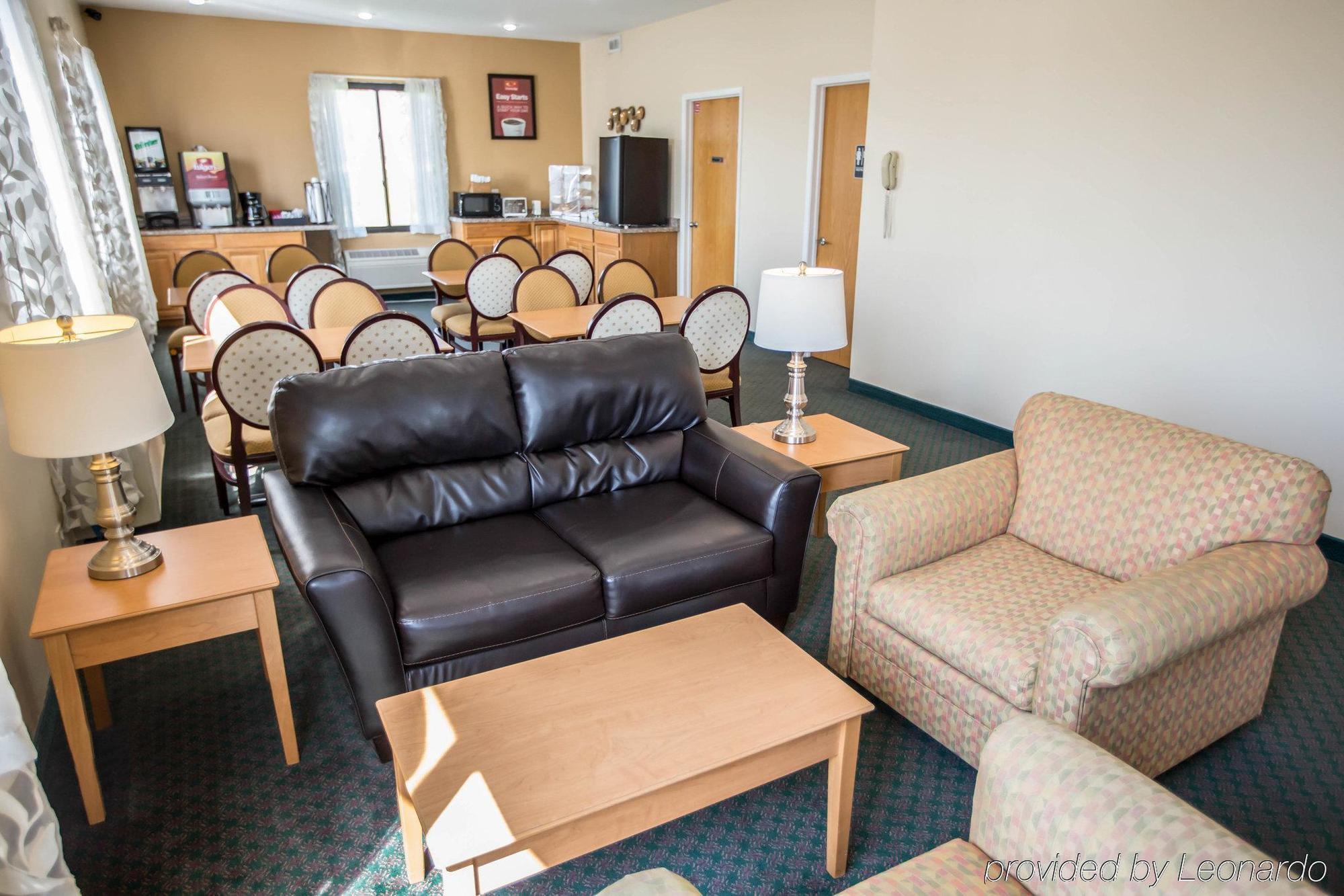 Econo Lodge Shorewood Екстериор снимка