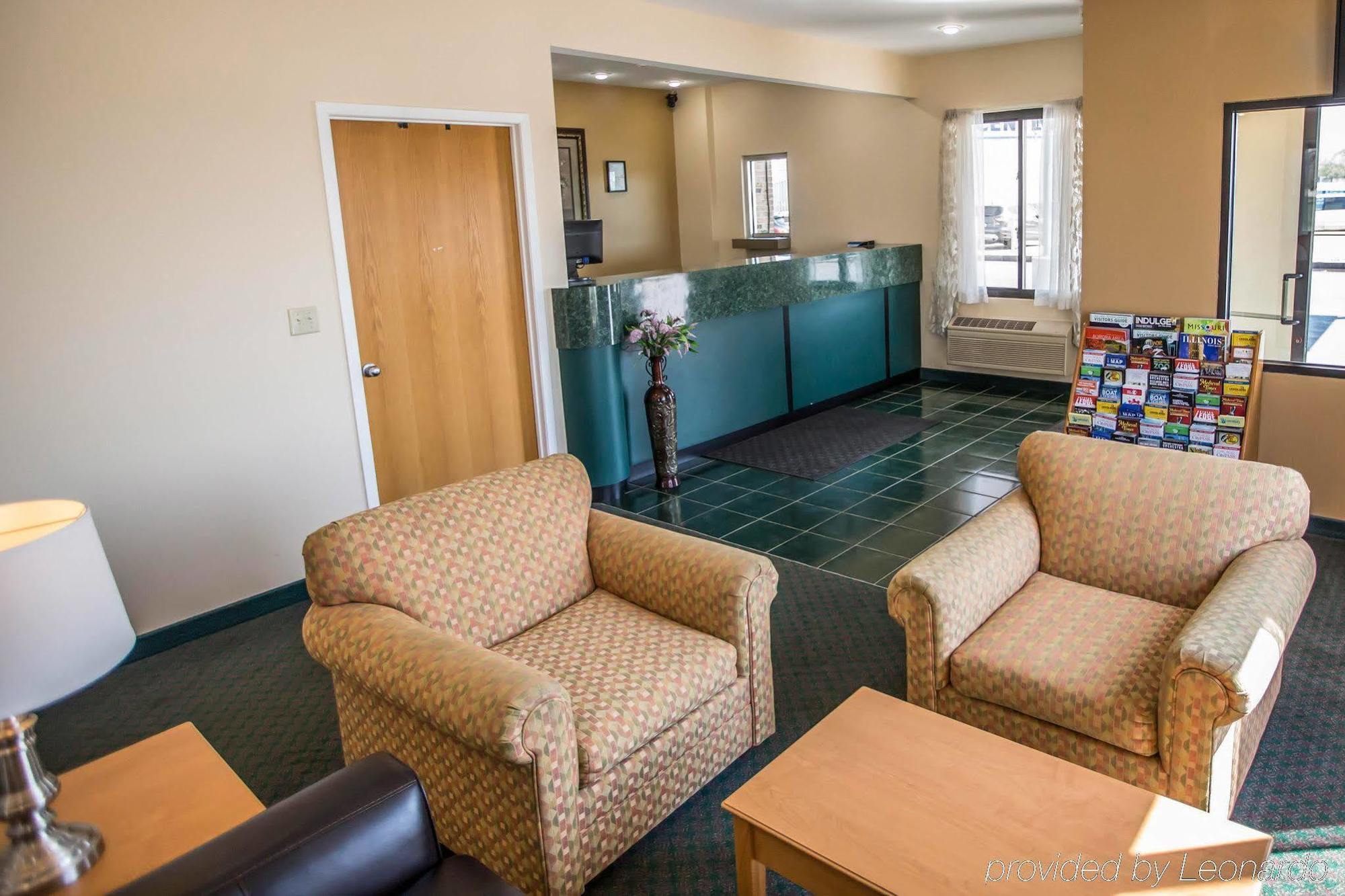 Econo Lodge Shorewood Екстериор снимка