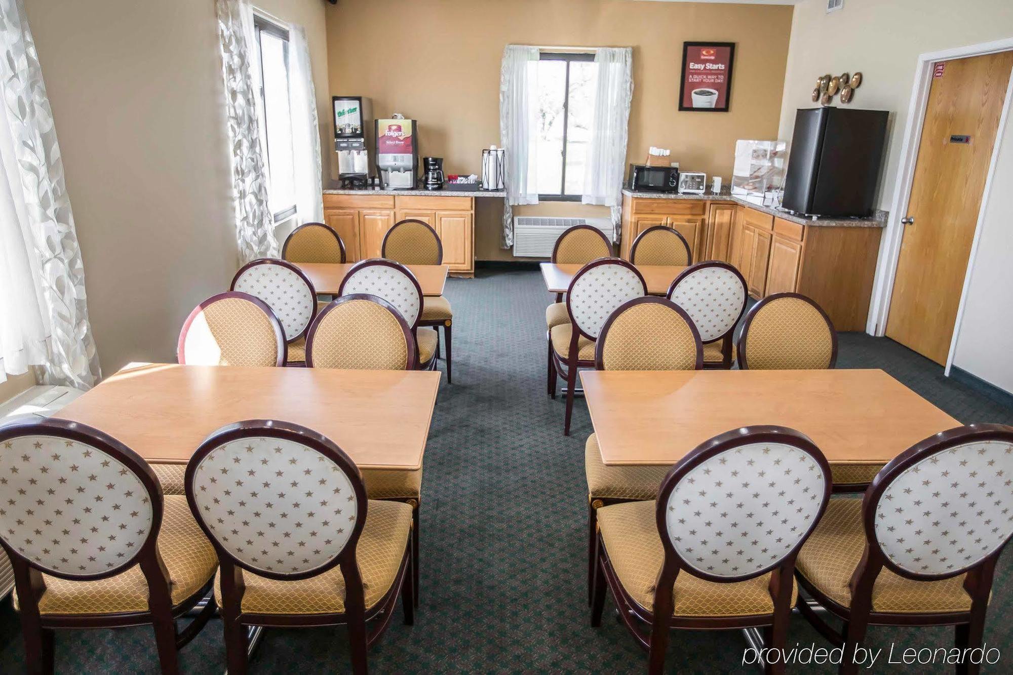 Econo Lodge Shorewood Екстериор снимка