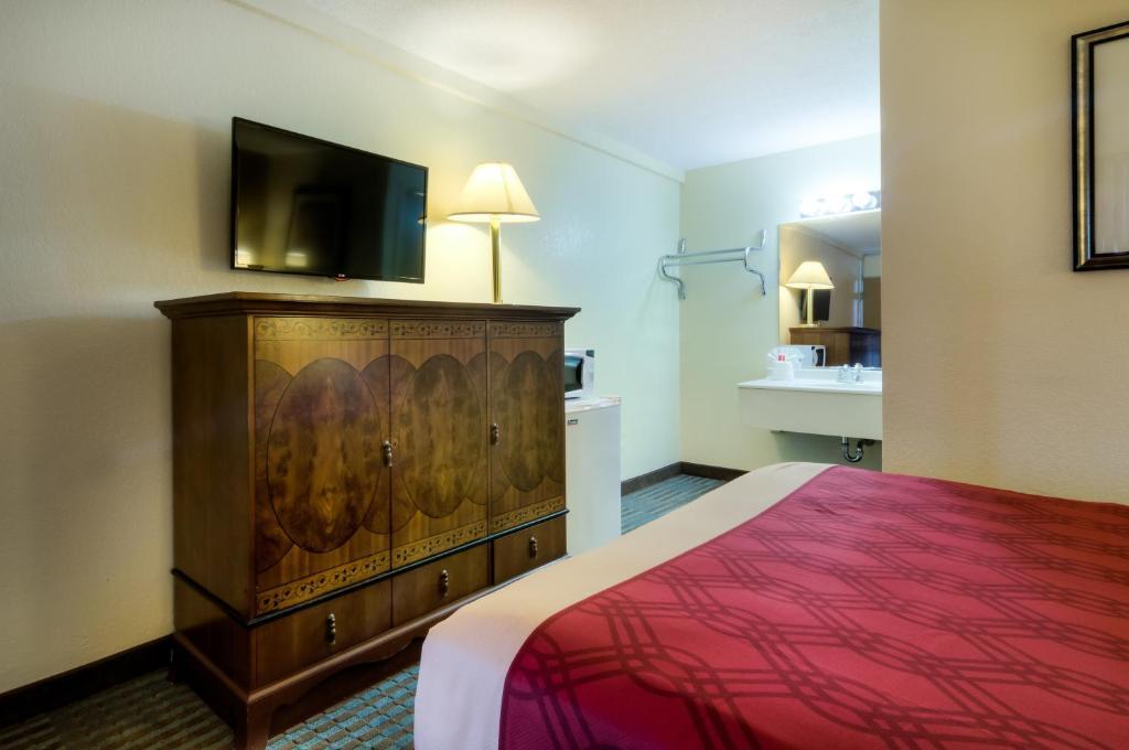 Econo Lodge Shorewood Стая снимка