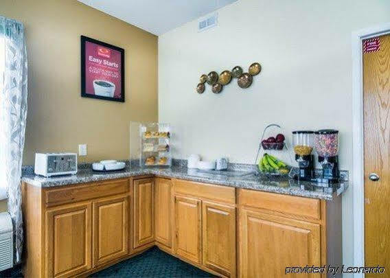 Econo Lodge Shorewood Екстериор снимка