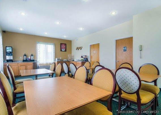 Econo Lodge Shorewood Екстериор снимка